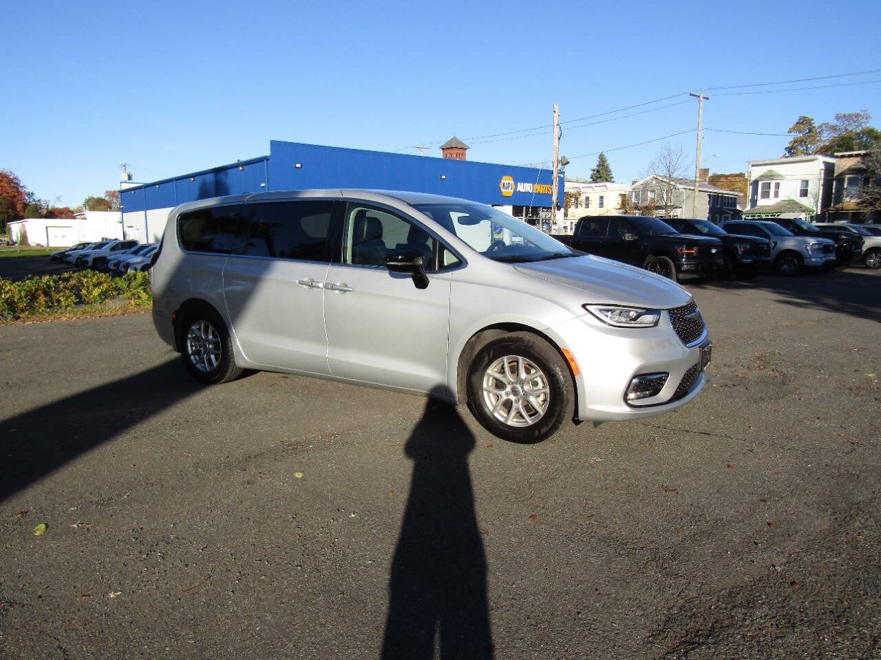 Used 2024 Chrysler Pacifica Touring-L FWD image 8