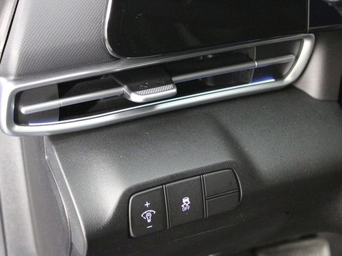 Used 2024 Hyundai Elantra SEL image 18