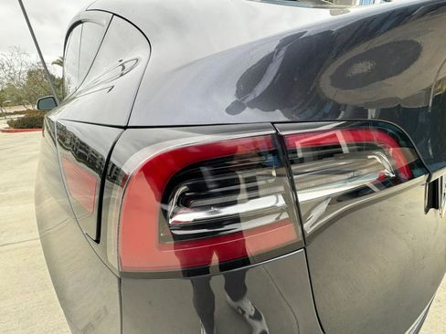 Used 2023 Tesla Model Y Long Range AWD/4WD image 27
