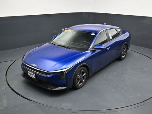 Used 2025 Kia K4 LXS image 36
