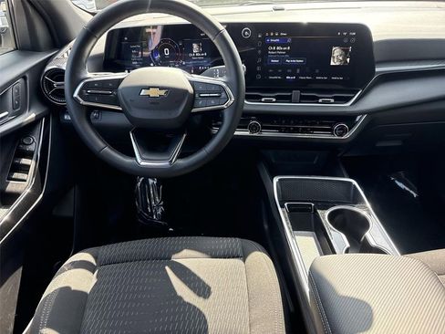 Used 2025 Chevrolet Equinox LT FWD image 18