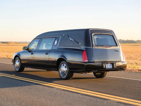 Used 2009 Cadillac DTS Hearse FWD image 9