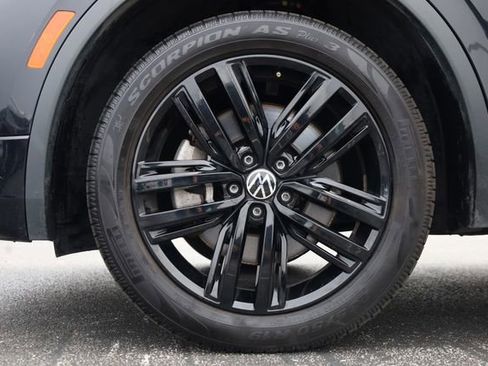 Used 2022 Volkswagen Tiguan SE R-Line FWD image 9