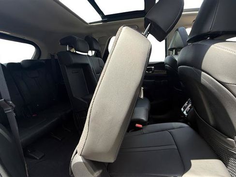 Used 2025 Kia Sorento S w/ Panoramic Sunroof Package AWD/4WD image 18