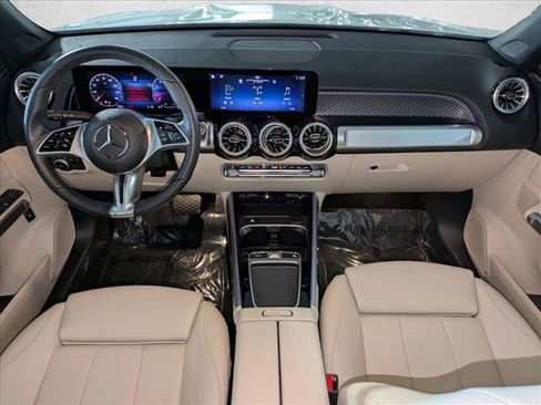 Used 2025 Mercedes-Benz GLB 250 image 14