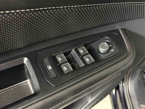 Used 2025 Volkswagen Atlas SE FWD image 16