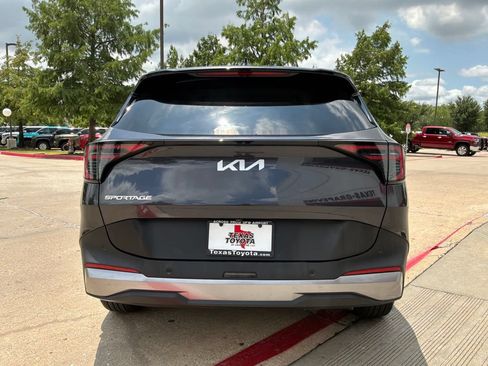 Used 2026 Kia Sportage LX FWD image 7