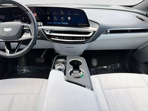 Used 2024 Cadillac Lyriq Sport AWD/4WD image 18