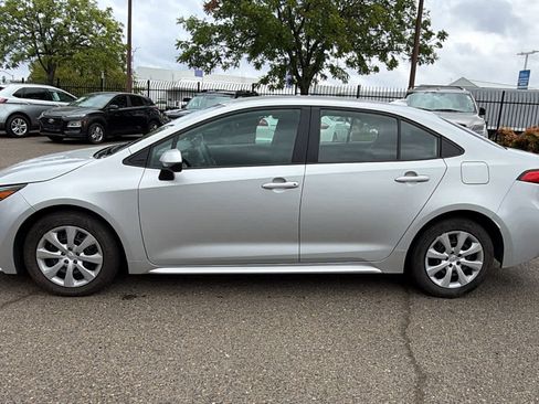 Used 2024 Toyota Corolla LE FWD image 8