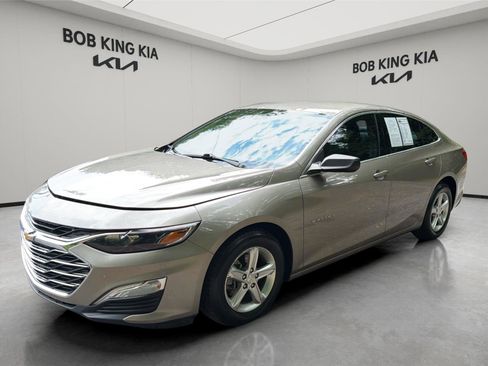 Used 2022 Chevrolet Malibu LS FWD image 1