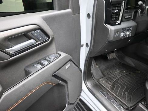 Used 2024 GMC Sierra 2500 AT4 w/ AT4 Premium Plus Package AWD/4WD image 14