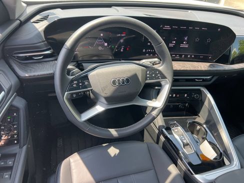 Used 2025 Audi Q5 Premium w/ Convenience Package AWD/4WD image 14