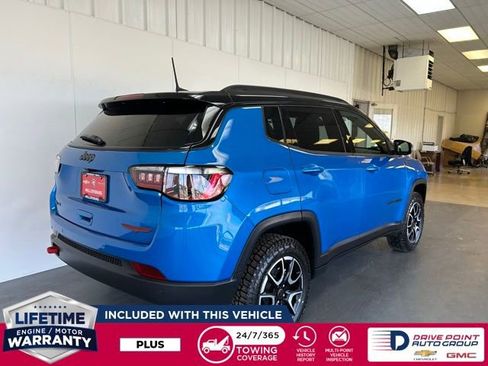 Used 2025 Jeep Compass Trailhawk image 3