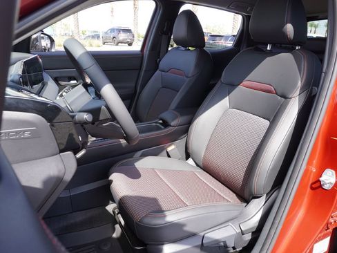 Used 2025 Nissan Kicks SR w/ Interior Electronics Package FWD image 13