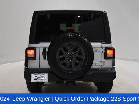 Used 2024 Jeep Wrangler Sport S image 5