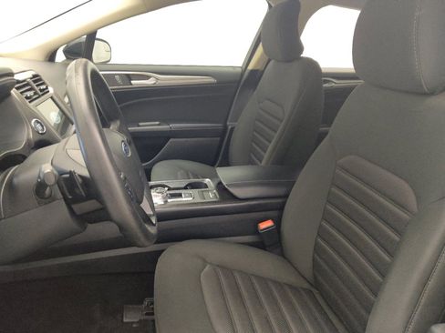 Used 2018 Ford Fusion SE w/ Fusion SE Technology Package FWD image 17