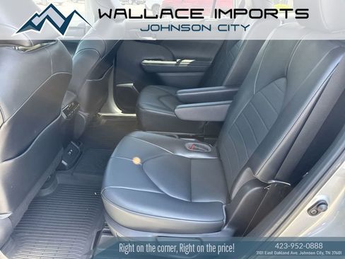 Used 2021 Toyota Highlander XLE AWD/4WD image 35