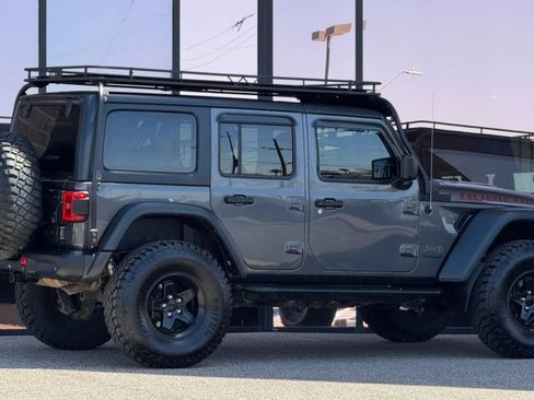 Used 2018 Jeep Wrangler Unlimited Rubicon w/ Dual Top Group AWD/4WD image 17
