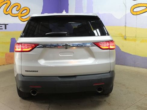 Used 2021 Chevrolet Traverse LS FWD image 7