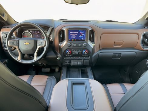 Used 2022 Chevrolet Silverado 1500 High Country w/ Technology Package AWD/4WD image 17