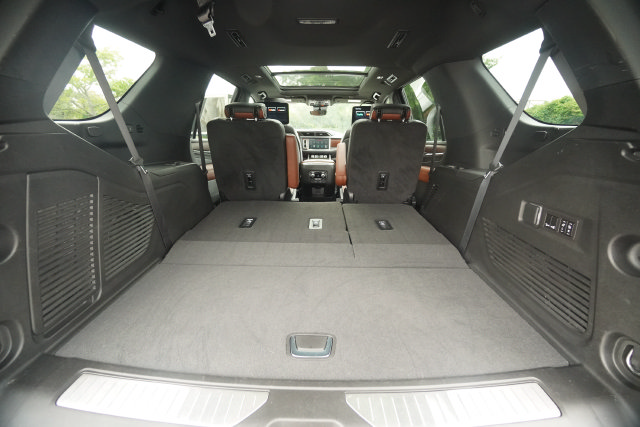 Used 2023 GMC Yukon Denali Ultimate AWD/4WD image 28