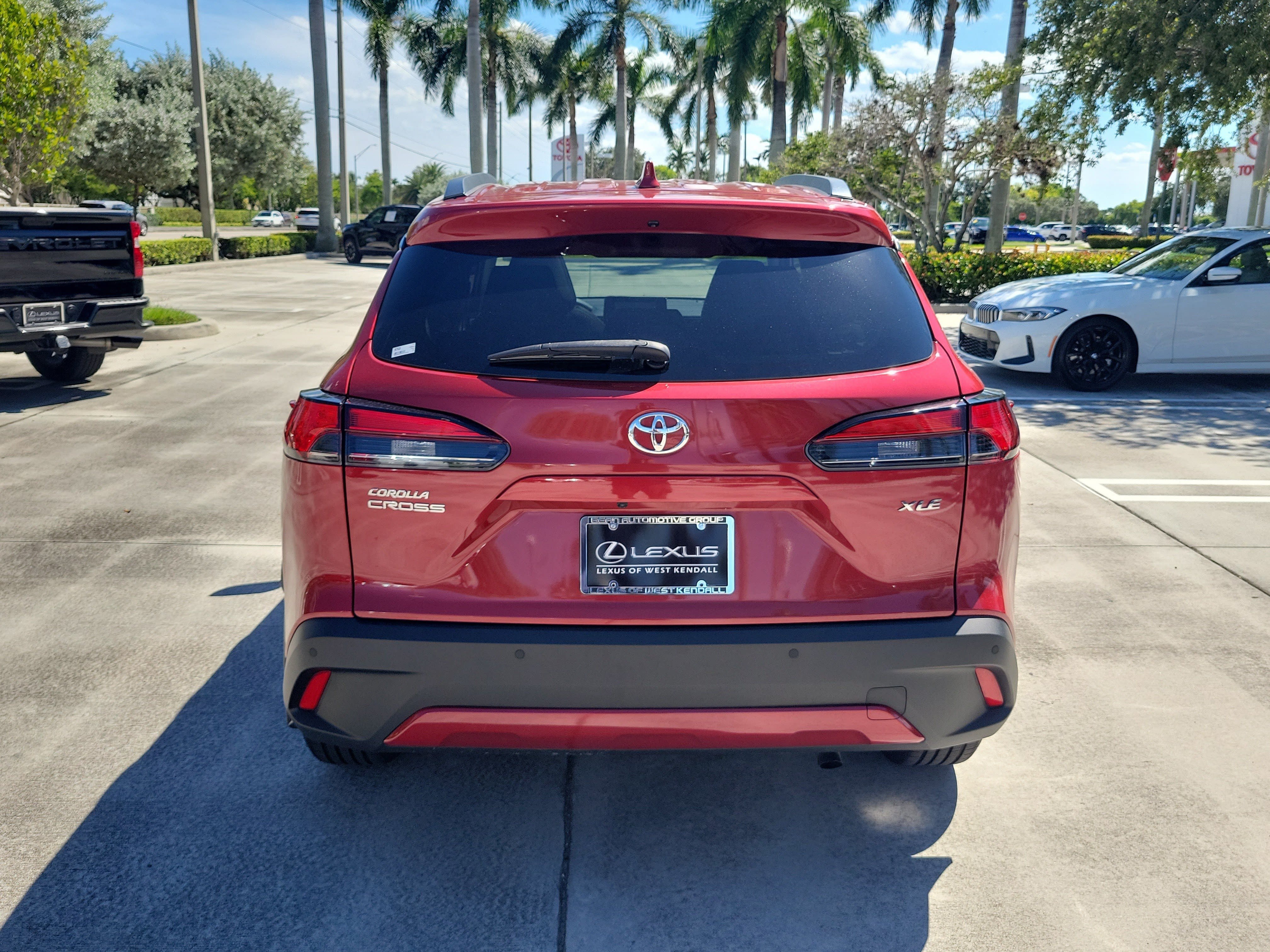 Used 2023 Toyota Corolla Cross XLE w/ Convenience Package FWD image 7