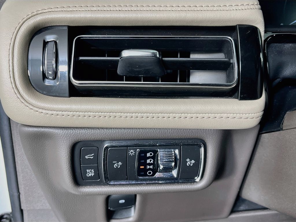 Used 2022 Lincoln Nautilus FWD image 13