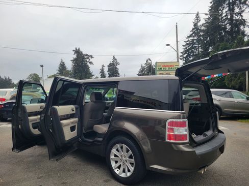 Used 2011 Ford Flex SEL FWD image 16