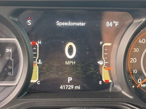 Used 2025 Jeep Wrangler Unlimited Rubicon AWD/4WD image 31