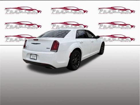 Used 2022 Chrysler 300 Touring w/ Sport Appearance Package AWD/4WD image 7