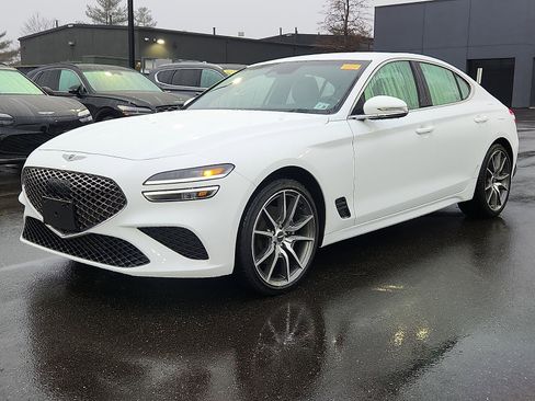 Used 2023 Genesis G70 2.0T image 3