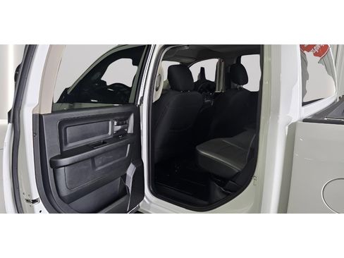 Used 2021 RAM 1500 4x4 Crew Cab Classic image 9