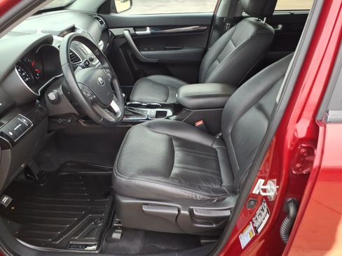 Used 2015 Kia Sorento LX image 11