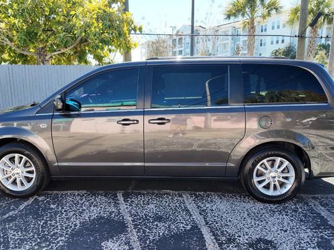Used 2019 Dodge Grand Caravan SXT image 5