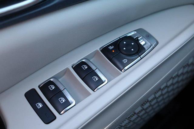 Used 2025 Kia Carnival EX FWD image 20