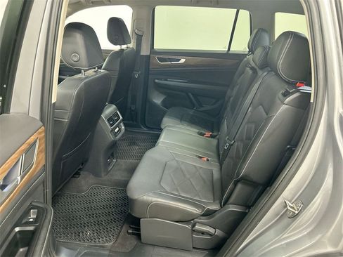 Certified 2024 Volkswagen Atlas SE image 14