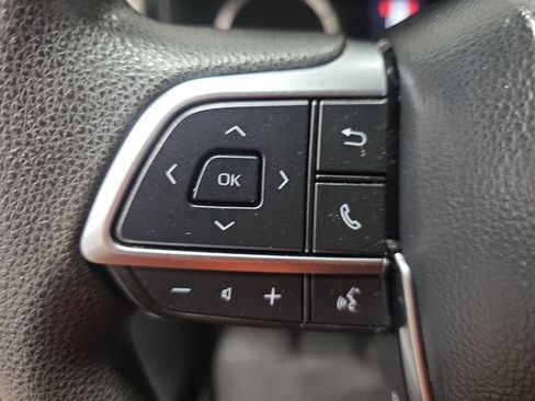 Used 2021 Toyota Highlander L image 18