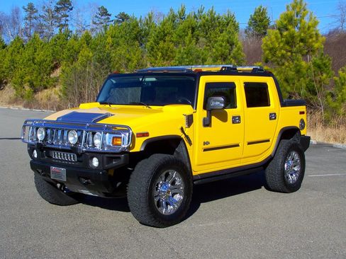 Used 2005 HUMMER H2 SUT w/ Preferred Equipment Group image 1
