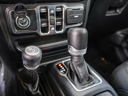 Used 2022 Jeep Gladiator Sport AWD/4WD image 18