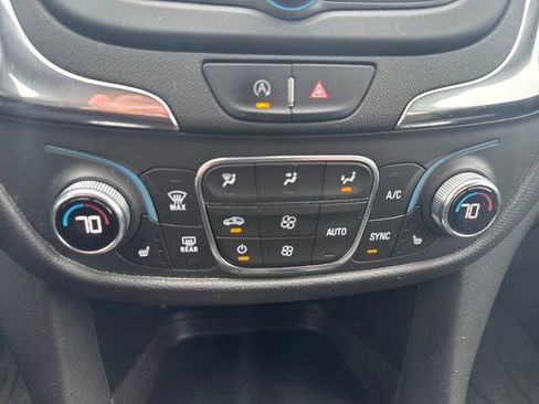 Used 2022 Chevrolet Equinox LT image 16