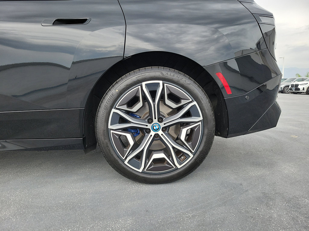 Used 2024 BMW iX xDrive50 w/ Sport Package AWD/4WD image 6