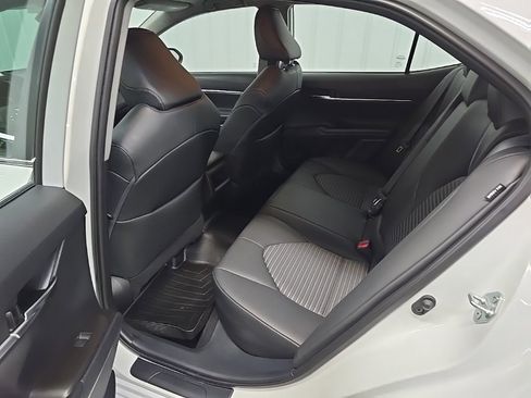 Used 2022 Toyota Camry SE image 30