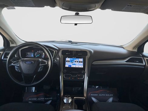 Used 2017 Ford Fusion SE w/ Fusion SE Technology Package FWD image 22