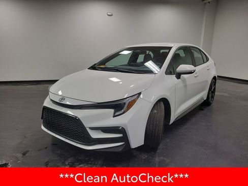 Used 2025 Toyota Corolla SE image 4