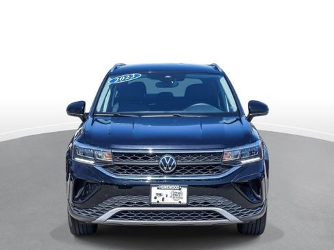 Used 2023 Volkswagen Taos SE AWD/4WD image 3