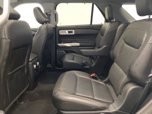 Used 2021 Ford Explorer Limited w/ Equipment Group 301A AWD/4WD image 18