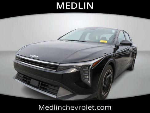 Used 2025 Kia K4 EX image 3