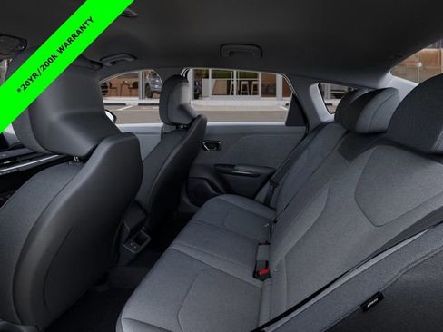 New 2025 Kia K4 LXS image 18