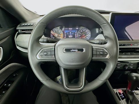 Used 2024 Jeep Compass Latitude image 11