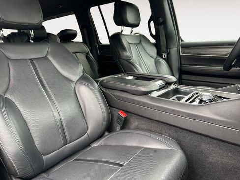 Used 2024 Jeep Wagoneer Series II w/ Flexible Seating Group AWD/4WD image 15